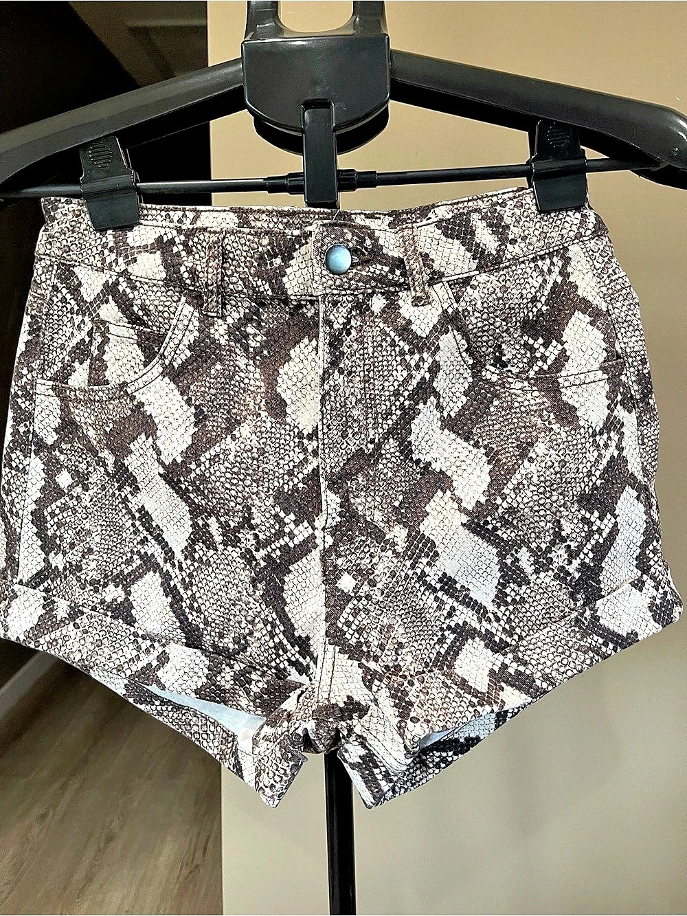 H&M Snake Animal Print High Waist Shorts in Brown & White Size 8